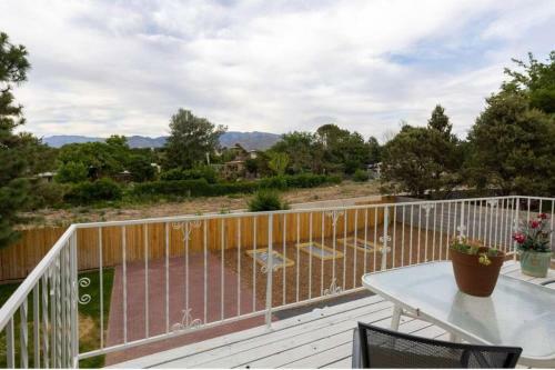 Fully Renovated Beautiful 5 Bed/bath, 2 Kitchens!