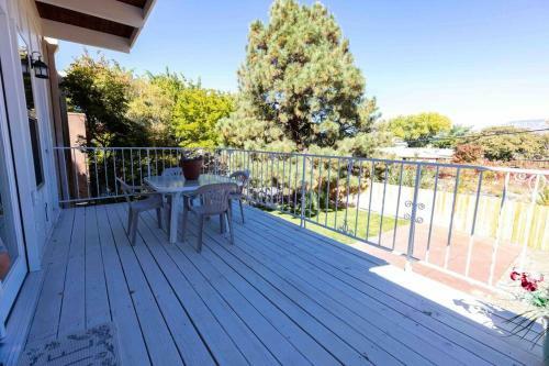Fully Renovated Beautiful 5 Bed/bath, 2 Kitchens!