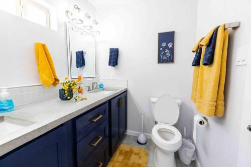 Fully Renovated Beautiful 5 Bed/bath, 2 Kitchens!