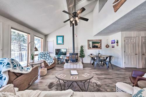 Apartamento Bright Cloudcroft Condo With Game Room And Deck!