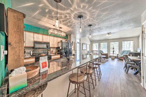 Apartamento Bright Cloudcroft Condo With Game Room And Deck!