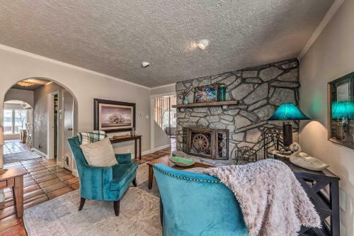 Spacious And Secluded Captain Getaway With Patio!