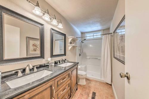 Spacious And Secluded Captain Getaway With Patio!