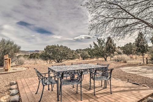 Spacious And Secluded Captain Getaway With Patio!