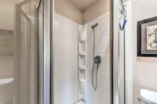 Spacious And Secluded Captain Getaway With Patio!