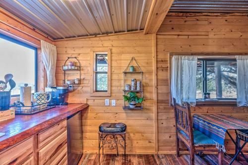 Apartamento Desert Hideaway With Capitan Mountain Views!