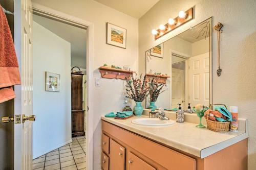 Cozy, Bright Las Cruces Purple Sage Ranch!