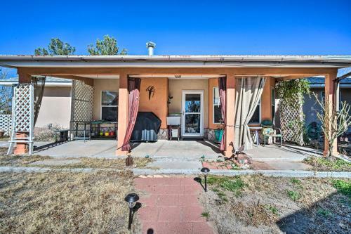 Cozy, Bright Las Cruces Purple Sage Ranch!