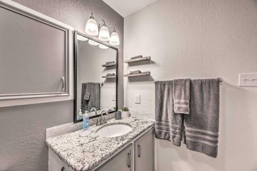 Chic Ruidoso Downs Cabin With Mountain Views!