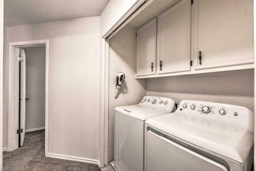 Chic Ruidoso Downs Cabin With Mountain Views!