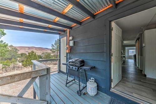 Mtn Escape With Deck And Views - Near Race Track!