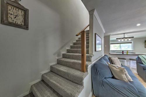 Mtn Escape With Deck And Views - Near Race Track!