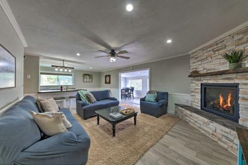 Mtn Escape With Deck And Views - Near Race Track!