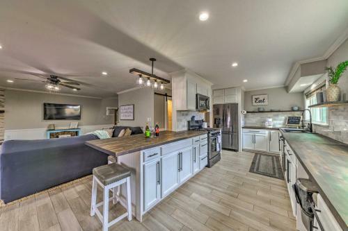 Mtn Escape With Deck And Views - Near Race Track!