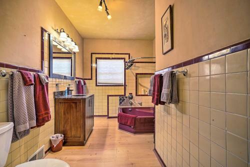 Eclectic Home Walk To Town And Bath District!