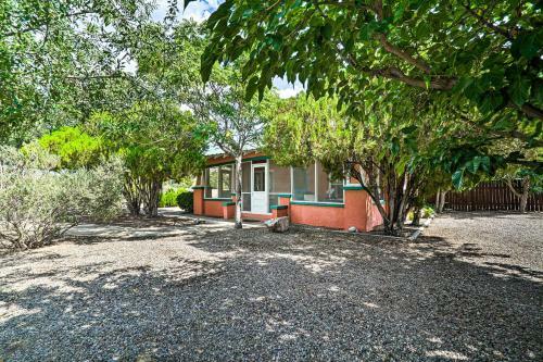 Eclectic Home Walk To Town And Bath District!
