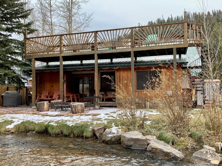 Streamside Retreat On The River