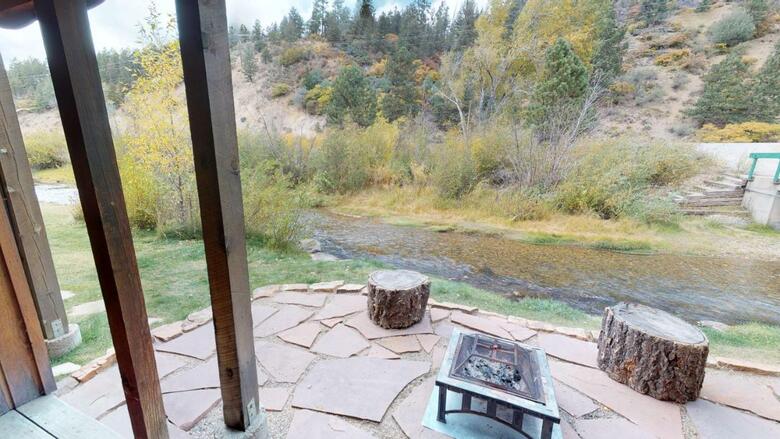 Streamside Retreat On The River