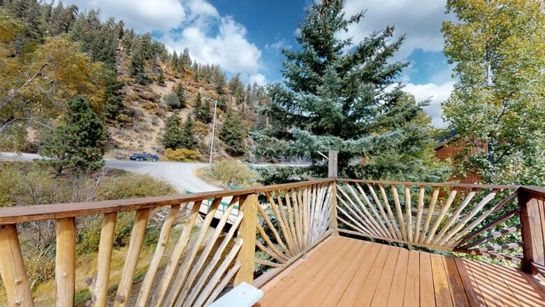Streamside Retreat On The River