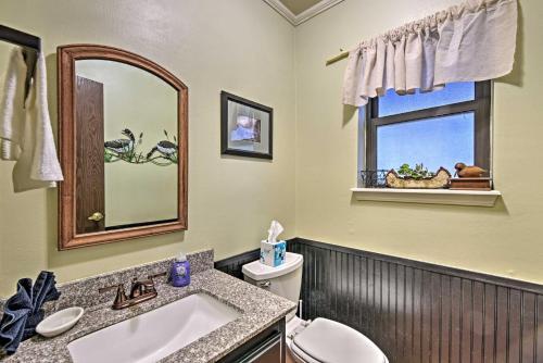 Red River Townhome With Balcony And Mtn Views!