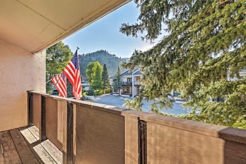 Red River Townhome With Balcony And Mtn Views!