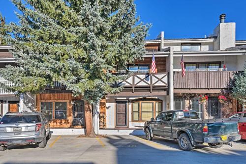 Red River Townhome With Balcony And Mtn Views!