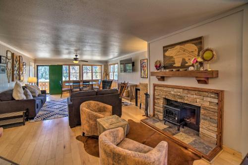 Apartamento Red River Condo Fire Pit, Half-mi To Slopes!