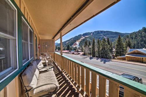 Apartamento Red River Condo Fire Pit, Half-mi To Slopes!