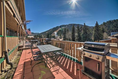Apartamento Red River Condo Fire Pit, Half-mi To Slopes!