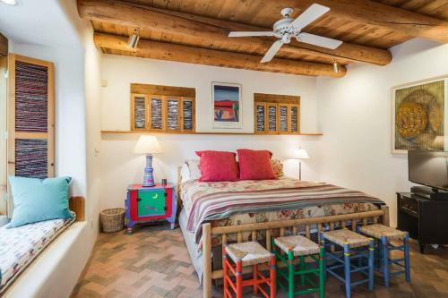 Foothills Retreat- Patios, Rooftop Deck, Quiet, 2br