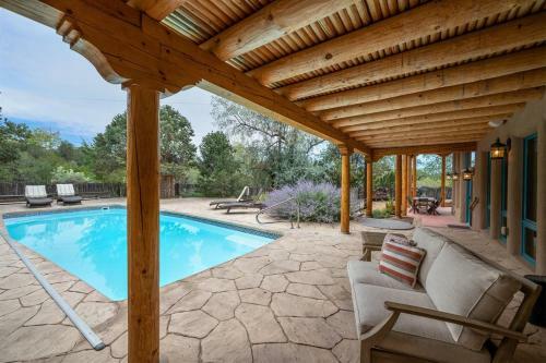 Ranchitos - Private Luxury Home With Swimming Pool