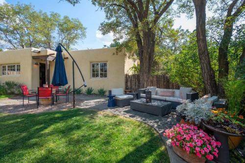 Casita Delgado - Unbeatable Location, Spacious Yard