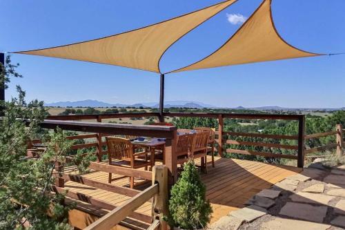 Dreamy Santa Fe Hideaway With Mountain Views!