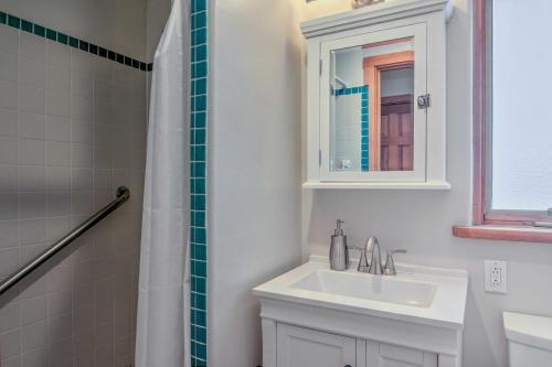 Dreamy Santa Fe Hideaway With Mountain Views!