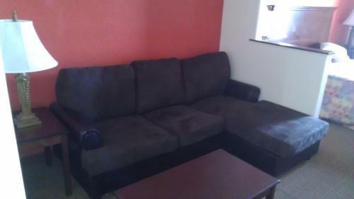 Motel Robinson Inn And Suites