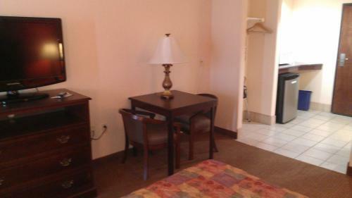 Motel Robinson Inn And Suites