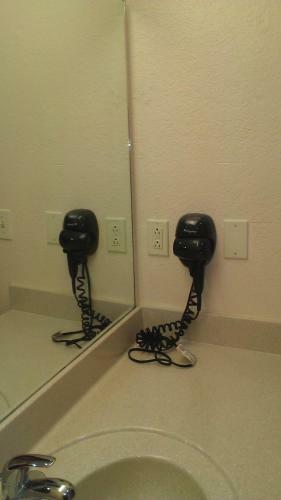 Motel Robinson Inn And Suites