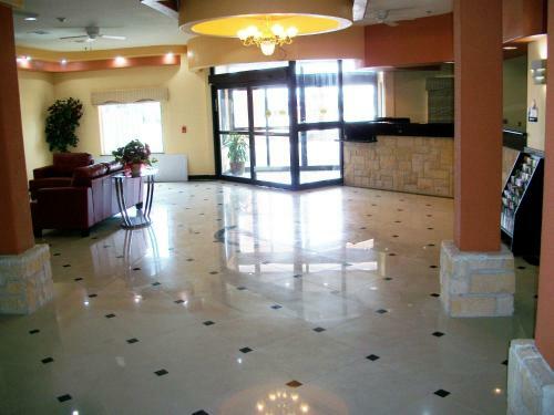 Motel Robinson Inn And Suites
