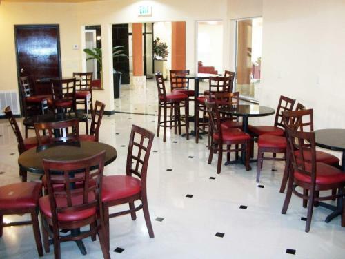 Motel Robinson Inn And Suites