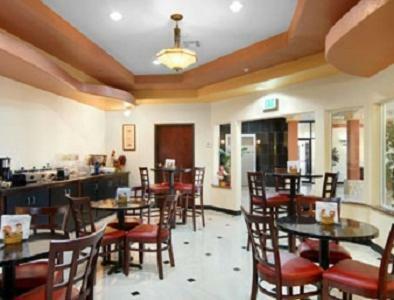 Motel Robinson Inn And Suites