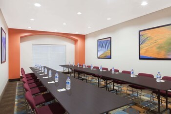 Hotel Days Inn & Suites Marquez