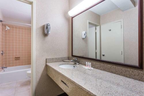 Hotel Ramada Triangle / Quantico