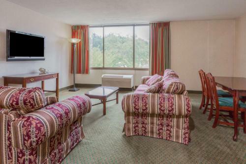 Hotel Ramada Triangle / Quantico