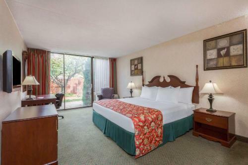 Hotel Ramada Triangle / Quantico