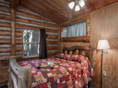 Lodge Dancing Bear, 2 Bedrooms, Front Porch, Midtown, Sleeps 6