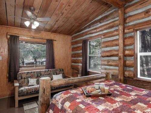 Lodge Dancing Bear, 2 Bedrooms, Front Porch, Midtown, Sleeps 6