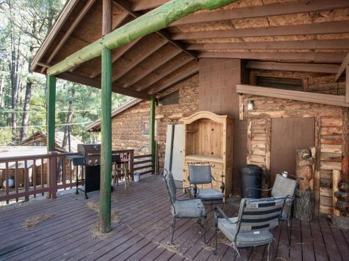 Lodge Dancing Bear, 2 Bedrooms, Front Porch, Midtown, Sleeps 6