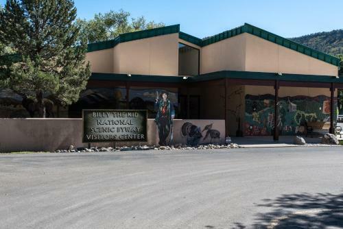 Lodge Apache Village 7, Queen Bed, Midtown, Sleeps 2
