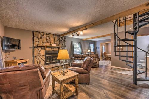 Rustic Ruidoso Cabin With Large Deck And Grill!
