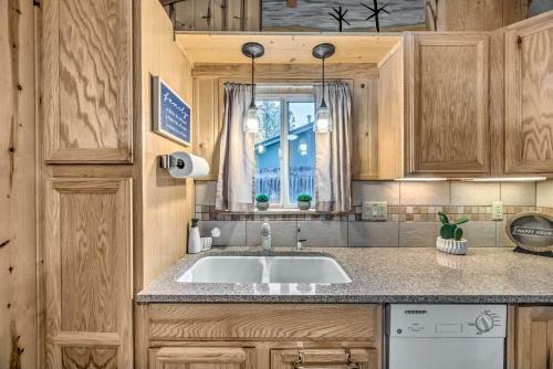 Cabin With Mountain Views About 2 Mi To Ruidoso Midtown!